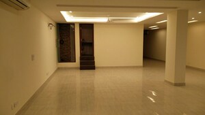 Room in 4 BHK Builder Floor at Hauz Khas – for Sale