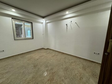 Room in 3 BHK Builder Floor at Sector 73 – for Sale