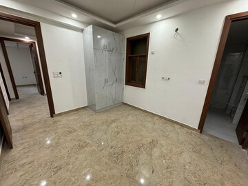 Room in 3 BHK Builder Floor at Sector 73 – for Sale