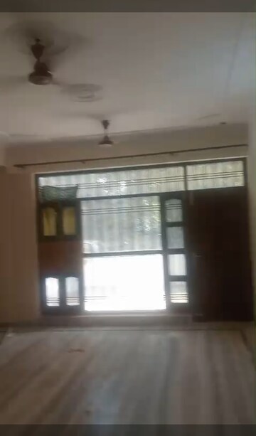 Room in 3.5 BHK Independent House at Sector 21d – for Rent