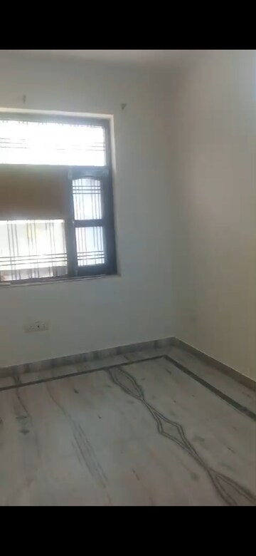 Room in 3.5 BHK Independent House at Sector 21d – for Rent