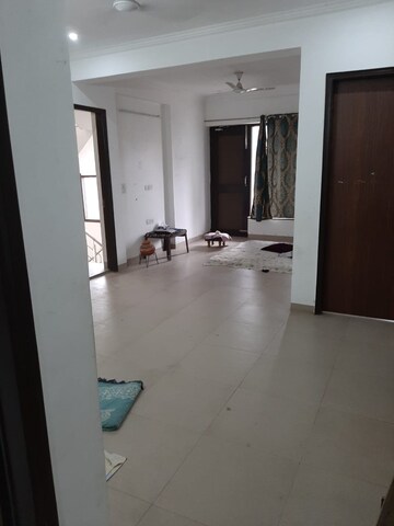 Room in 2.5 BHK Builder Floor at Ansal Boom Plaza, Sushant Lok Iii – for Rent