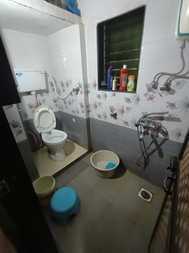 Bathroom, poonam nagar 2 Bedroom 950 Sq.Ft. Apartment In Poonam Nagar Mumbai 8590303