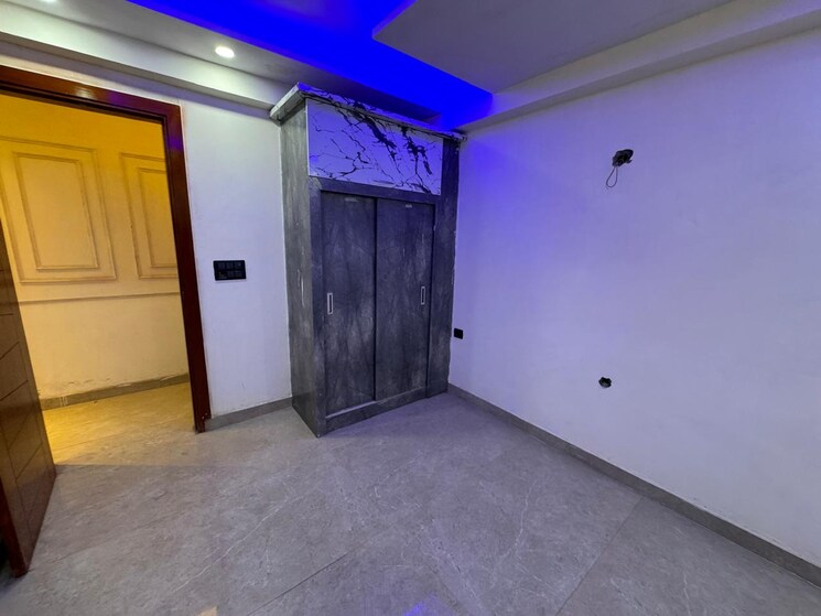 Room, sector 73 2 Bedroom 1050 Sq.Ft. Builder Floor In Sector 73 Noida 8590339