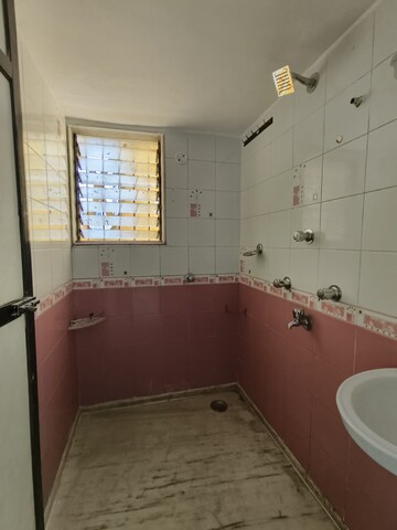 Bathroom in 1 BHK Apartment at Seawoods – for Rent