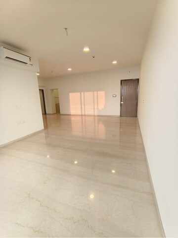 Room in 4 BHK Apartment at Piramal Mahalaxmi, Mahalaxmi – for Sale