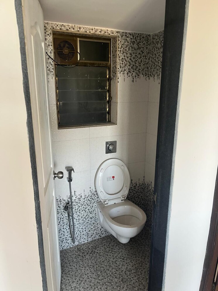 Bathroom, sanghvi-s3-ecocity-orchid 1 Bedroom 500 Sq.Ft. Apartment In Mahajanwadi Thane 8590451