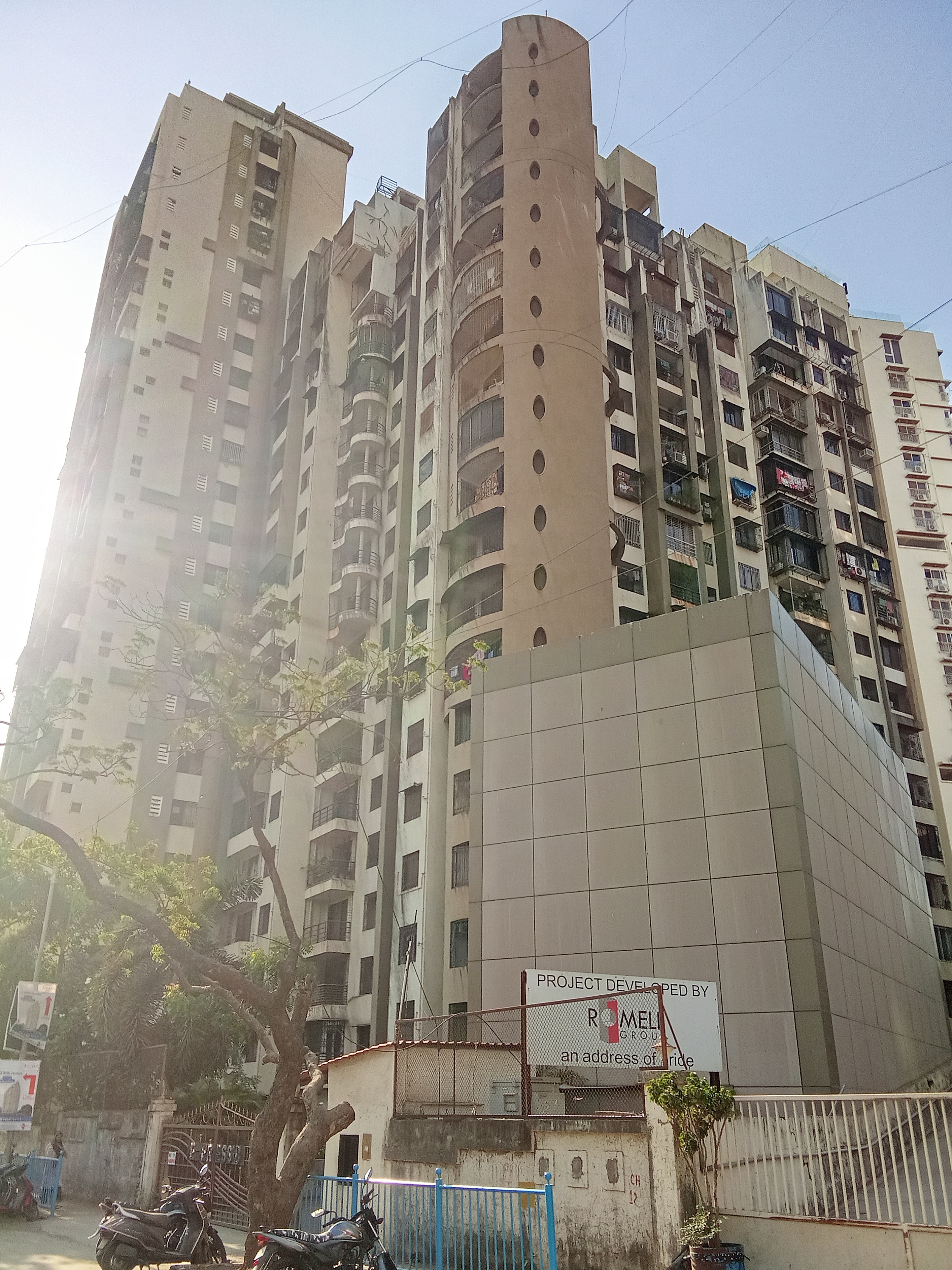 3 BHK 1500 Sq.Ft. Apartment in Romell Empress