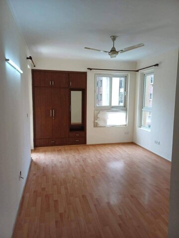 Room in 3 BHK Apartment at Orchid Petals, Sector 49 – for Rent