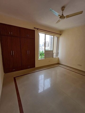Room in 3 BHK Apartment at Orchid Petals, Sector 49 – for Rent