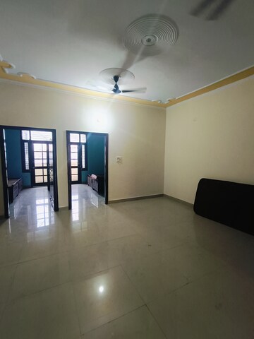 Room in 3 BHK Apartment at Sunny Enclave – for Rent