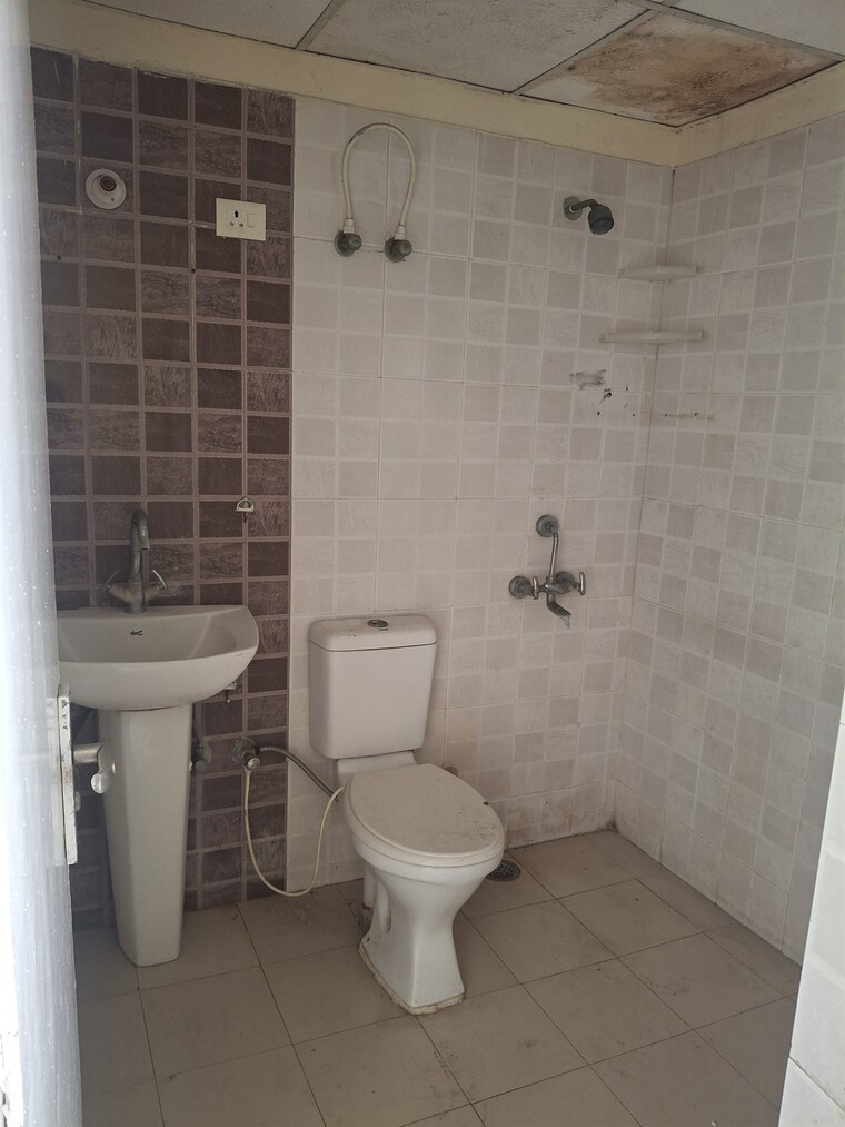 Bathroom, scc-heights 2 Bedroom 678 Sq.Ft. Apartment In Raj Nagar Extension Ghaziabad 8590474