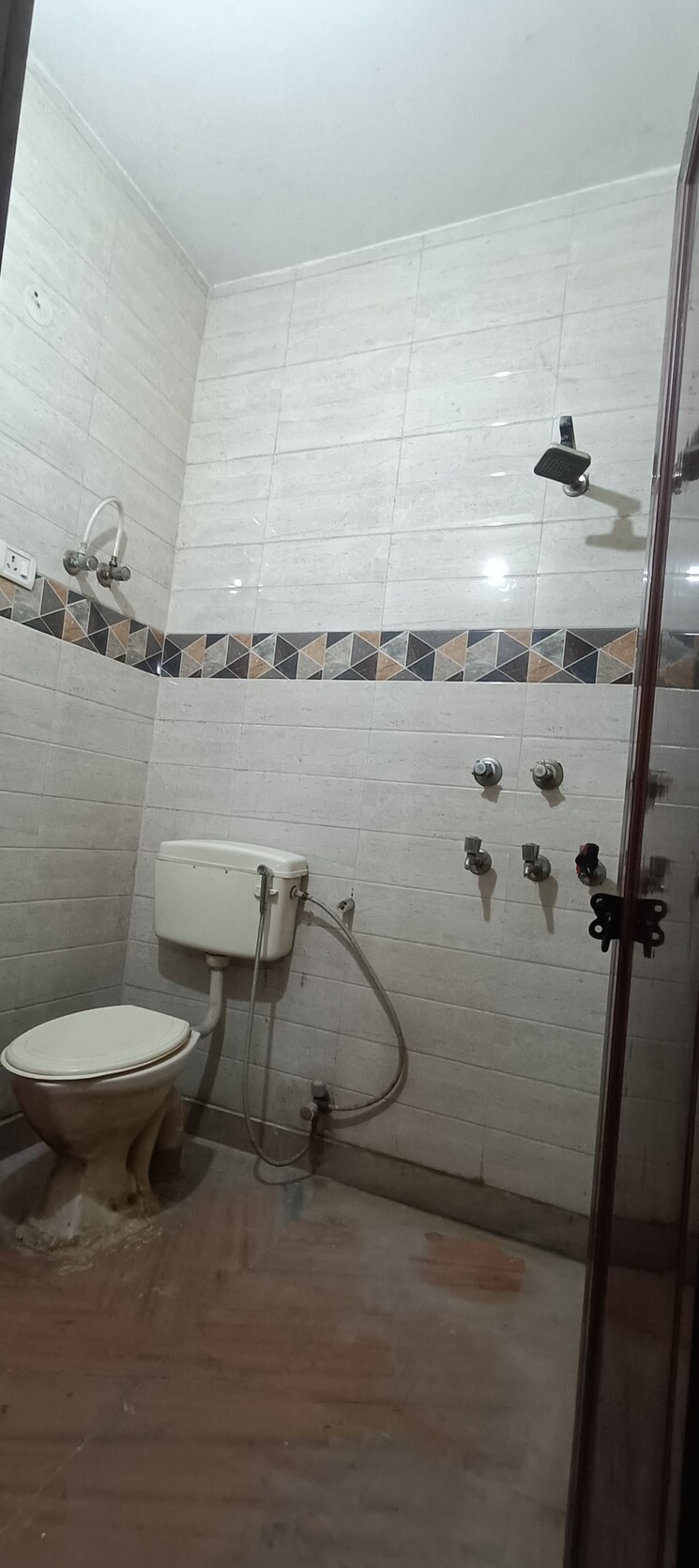 Bathroom, mayur vihar phase 1 2 Bedroom 750 Sq.Ft. Builder Floor In Mayur Vihar Phase 1 Delhi 8590477
