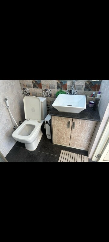 Bathroom in 1 BHK Builder Floor at Masjid Moth – for Rent