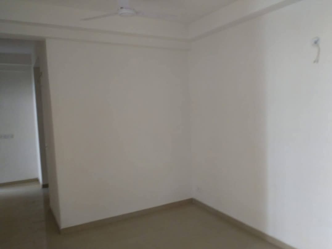 2.5 BHK Apartment For Rent in Mahagun Mywoods