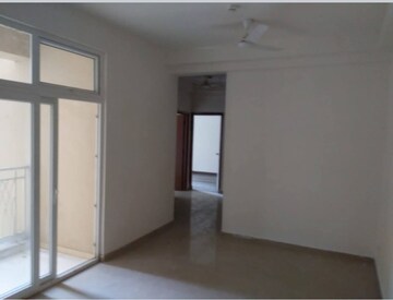 Room in 2.5 BHK Apartment at Mahagun Mywoods, Sector 16c Greater Noida – for Rent