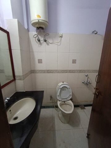 Bathroom in 3 BHK Builder Floor at Uppal Southend, Sector 49 – for Rent