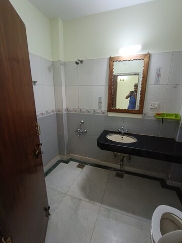 Bathroom in 3 BHK Builder Floor at Uppal Southend, Sector 49 – for Rent