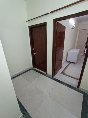 Room in 3 BHK Builder Floor at Uppal Southend, Sector 49 – for Rent
