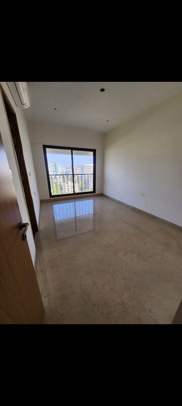 4 BHK Apartment For Rent in Zindagi CHS, Khar West