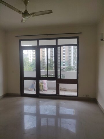 Room in 3 BHK Builder Floor at Uppal Southend, Sector 49 – for Rent