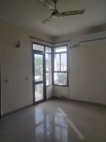Room in 3 BHK Builder Floor at Uppal Southend, Sector 49 – for Rent