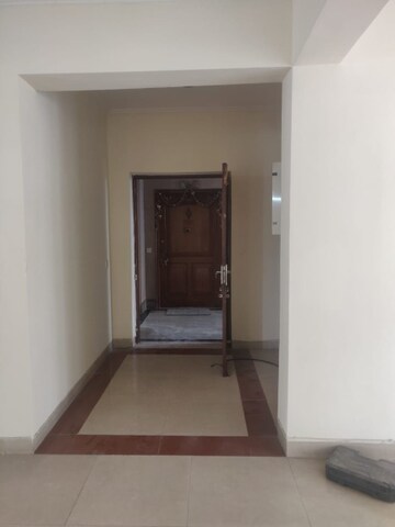 Room in 3 BHK Builder Floor at Uppal Southend, Sector 49 – for Rent