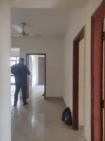 Room in 3 BHK Builder Floor at Uppal Southend, Sector 49 – for Rent