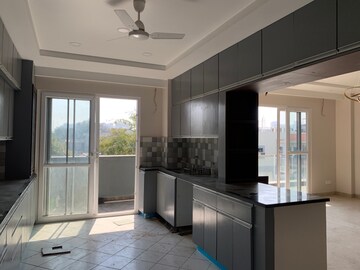 Room in 3 BHK Builder Floor at Uppal Southend, Sector 49 – for Rent