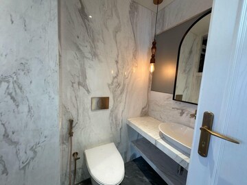Bathroom in 3 BHK Apartment at Jolly Maker Apartment, Cuffe Parade – for Sale