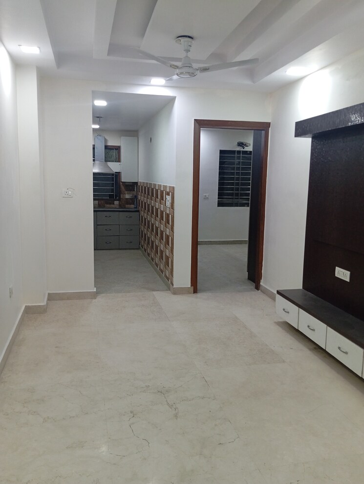 Room, krishna nagar 2.5 Bedroom 118 Sq.Yd. Builder Floor In Krishna Nagar Delhi 8590666