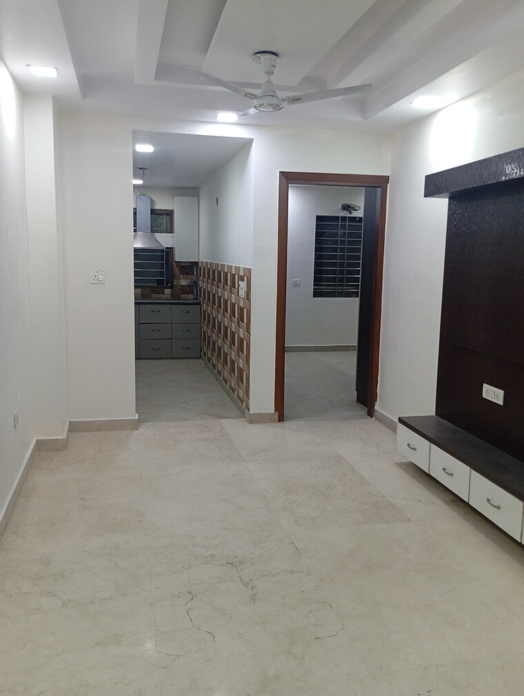 Room, krishna nagar 2.5 Bedroom 118 Sq.Yd. Builder Floor In Krishna Nagar Delhi 8590666
