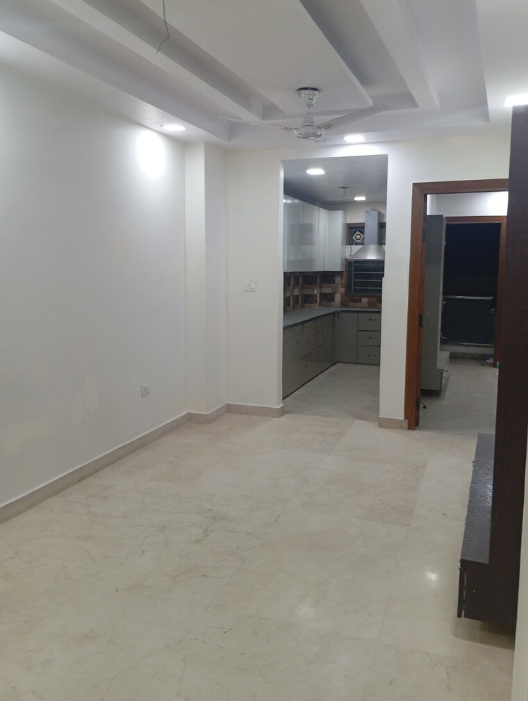 Balcony, krishna nagar 2.5 Bedroom 118 Sq.Yd. Builder Floor In Krishna Nagar Delhi 8590666