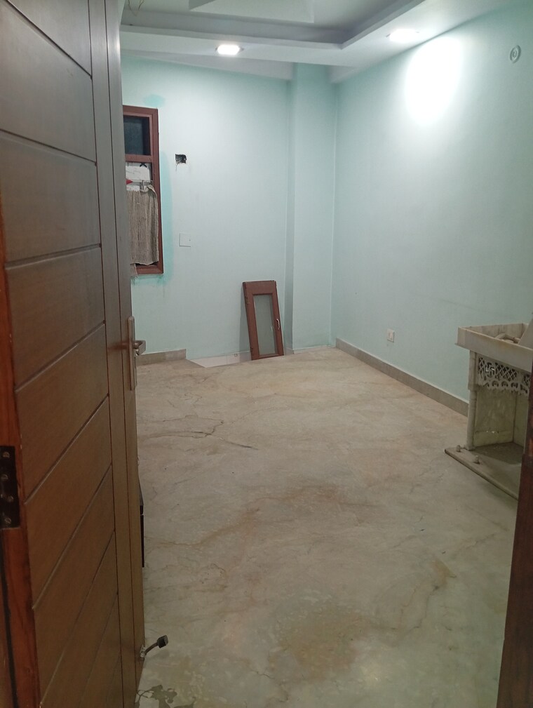 Kitchen, krishna nagar 2.5 Bedroom 118 Sq.Yd. Builder Floor In Krishna Nagar Delhi 8590666
