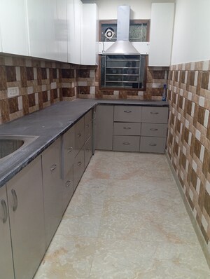 Kitchen in 2.5 BHK Builder Floor at Krishna Nagar – for Sale