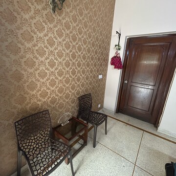 Living Room in 1 RK Builder Floor at South Extension I – for Rent