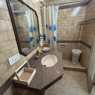 Bathroom in 1 RK Builder Floor at South Extension I – for Rent