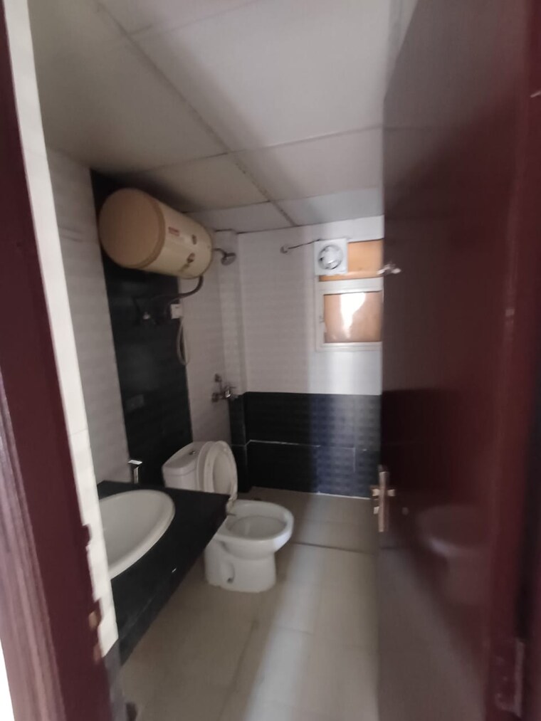 Bathroom, nimbus-the-hyde-park 3 Bedroom 1320 Sq.Ft. Apartment In Sector 78 Noida 8590726