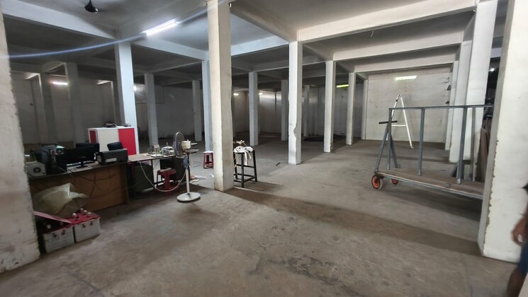  Parking, thrikkakara Commercial Warehouse 4000 Sq.Ft. In Thrikkakara Kochi 8590744