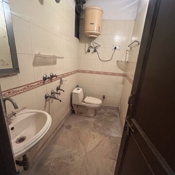 Bathroom in 2 BHK Builder Floor at Kotla Mubarakpur – for Rent