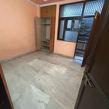 Room in 2 BHK Builder Floor at Kotla Mubarakpur – for Rent