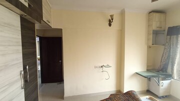 Room in 2 BHK Apartment at Giriraj Heights Kandivali, Kandivali West – for Rent