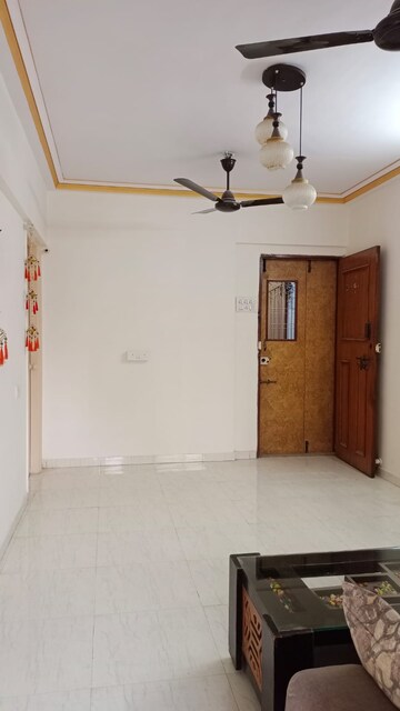 Room in 2.5 BHK Apartment at Ekta Tripolis, Goregaon West – for Rent