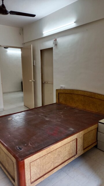 Room in 2.5 BHK Apartment at Ekta Tripolis, Goregaon West – for Rent