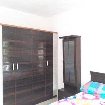Room in 2 BHK Apartment at Maharaja Retreat CHS, Goregaon East – for Rent