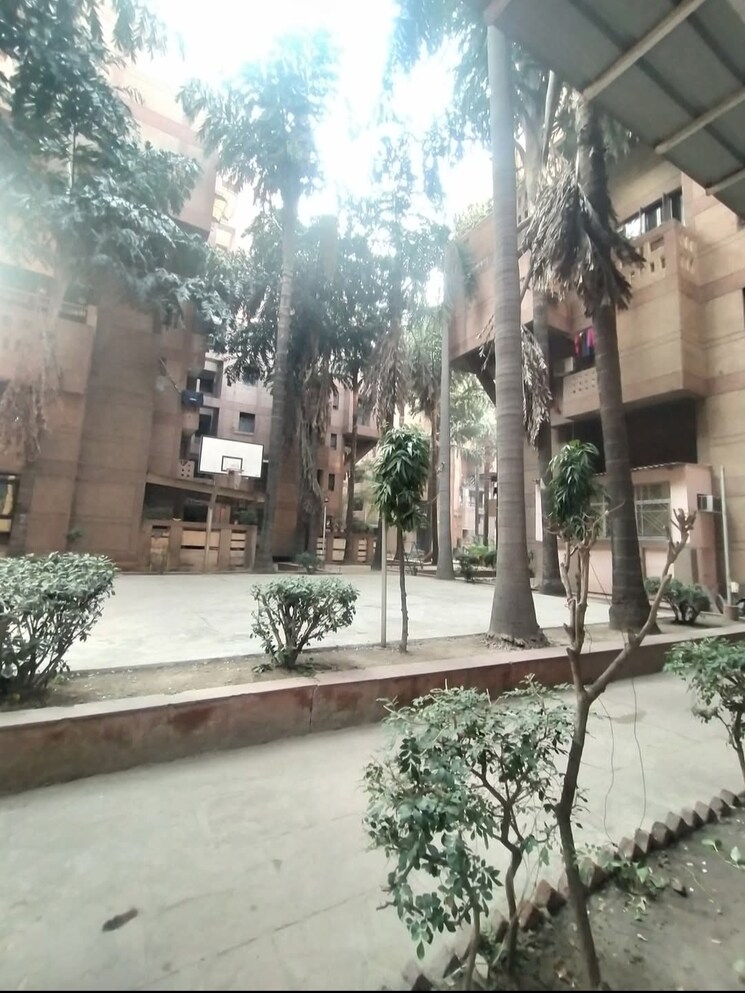 Exterior View, mayur vihar phase 1 extension 2.5 Bedroom 1800 Sq.Ft. Apartment In Mayur Vihar Phase 1 Extension Delhi 8590804