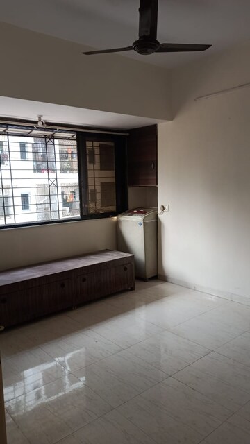 Room in 2 BHK Apartment at Goregaon West View CHS, Goregaon West – for Rent