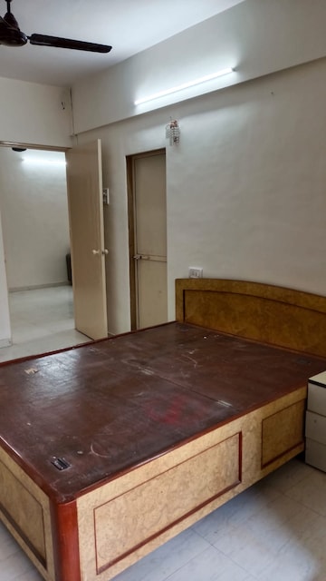 Room in 2 BHK Apartment at Goregaon West View CHS, Goregaon West – for Rent
