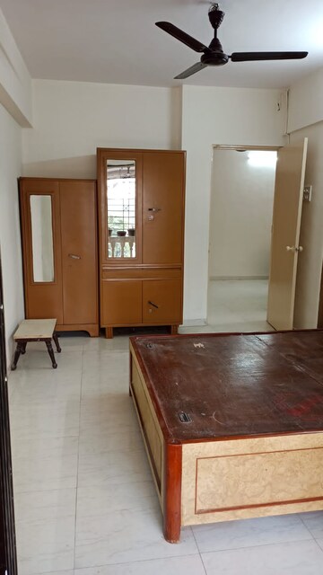 Room in 2 BHK Apartment at Goregaon West View CHS, Goregaon West – for Rent