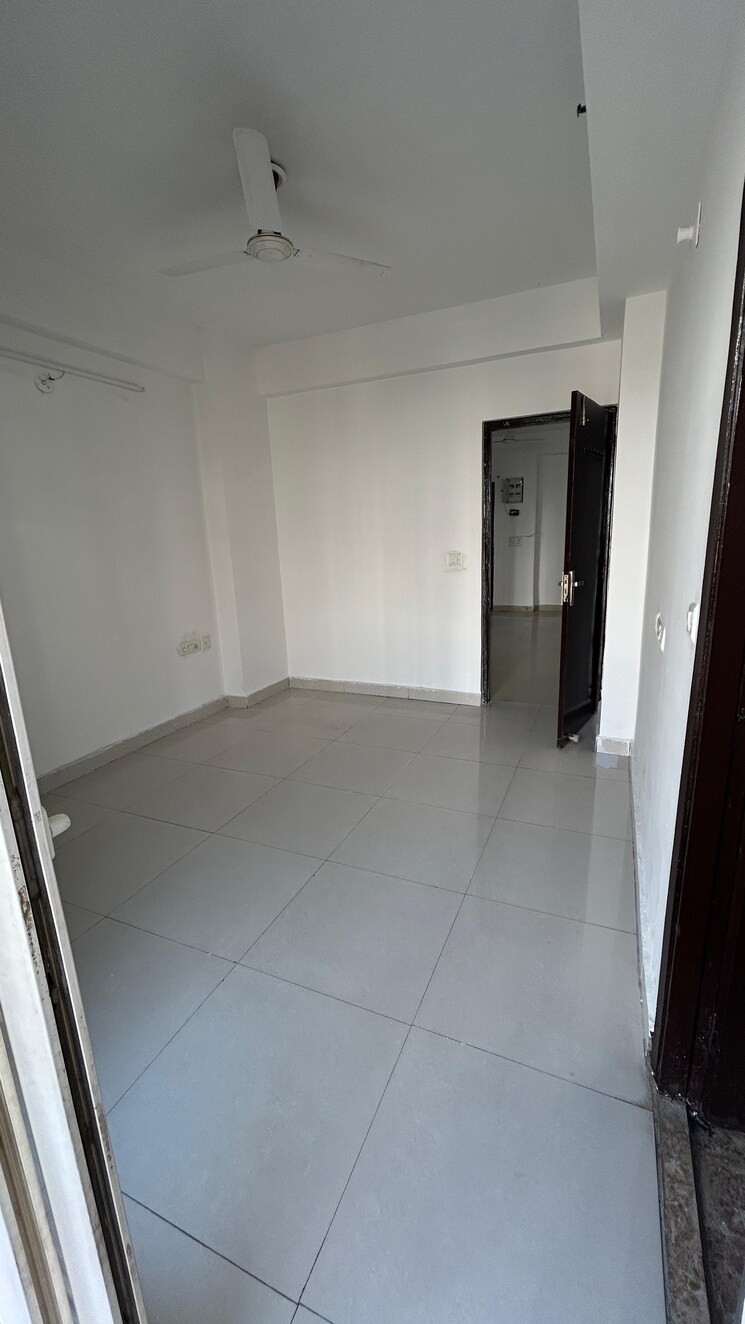 Room, nimbus-the-hyde-park 3.5 Bedroom 1835 Sq.Ft. Apartment In Sector 78 Noida 8590818